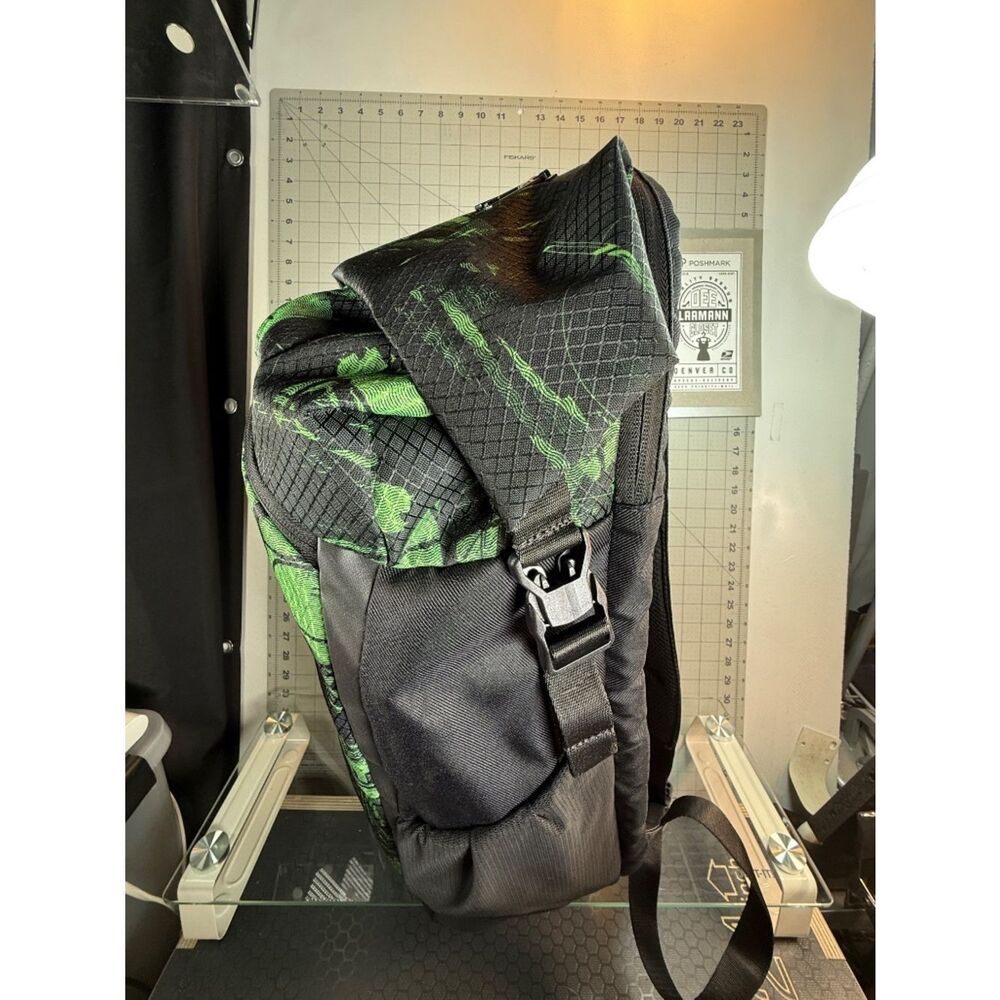 MERCEDES AMG®  |  PETRONAS F1® TEAM  |  BACKPACK  |  NEW  | - Picture 8 of 15